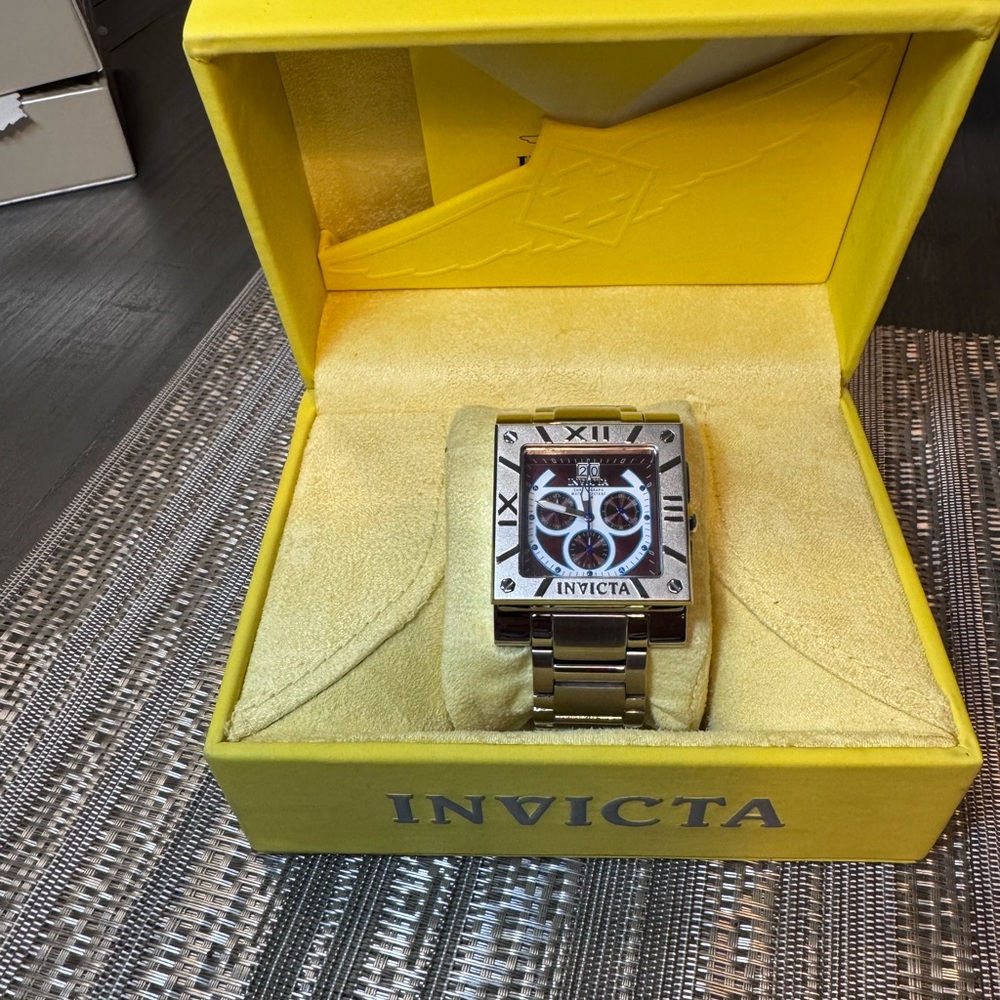 Invicta Men's Silver and Gold Watch